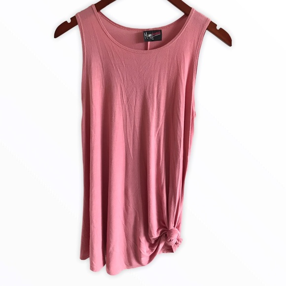 Mommylicious Tops - 🪴3/$18 Mommylicious Maternity Tunic Tank Tie